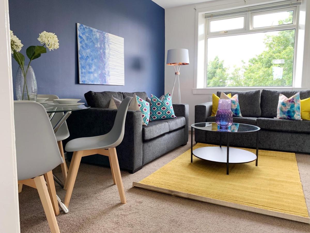 Modern And Vibrantly Designed Apartment マザーウェル エクステリア 写真