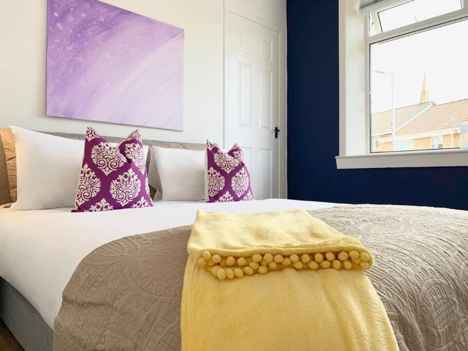 Modern And Vibrantly Designed Apartment マザーウェル エクステリア 写真